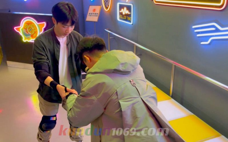 [ONLYFANS] VEGAN TWINK x GorGor_Gao 看到可愛弟弟不太會滑就去教他一下